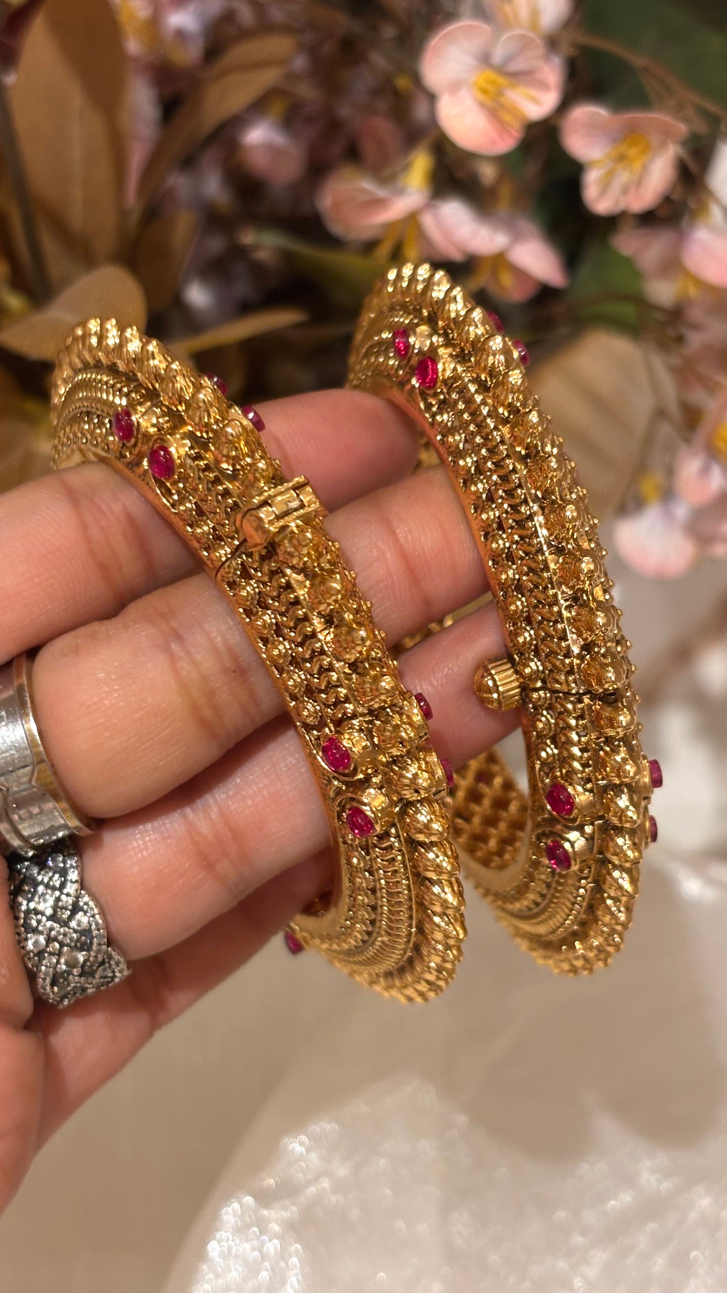Ruby embedded rajwadi bangdi