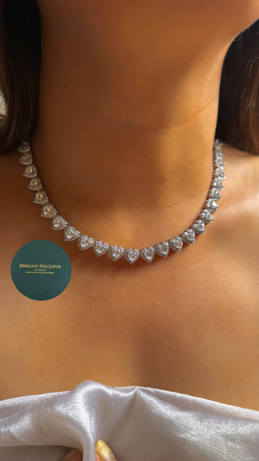 Minimal heart shaped diamond set
