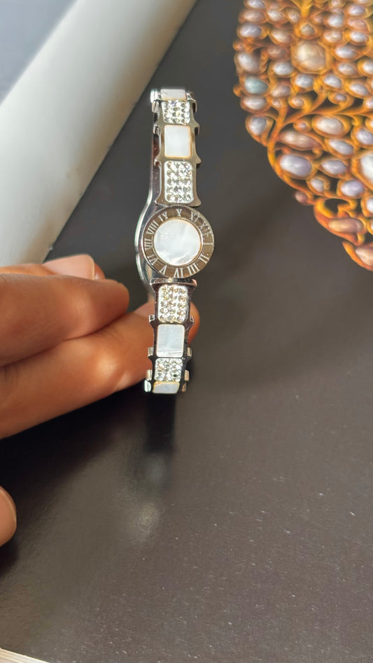 Mother of pearl wath shape open nail bracelet