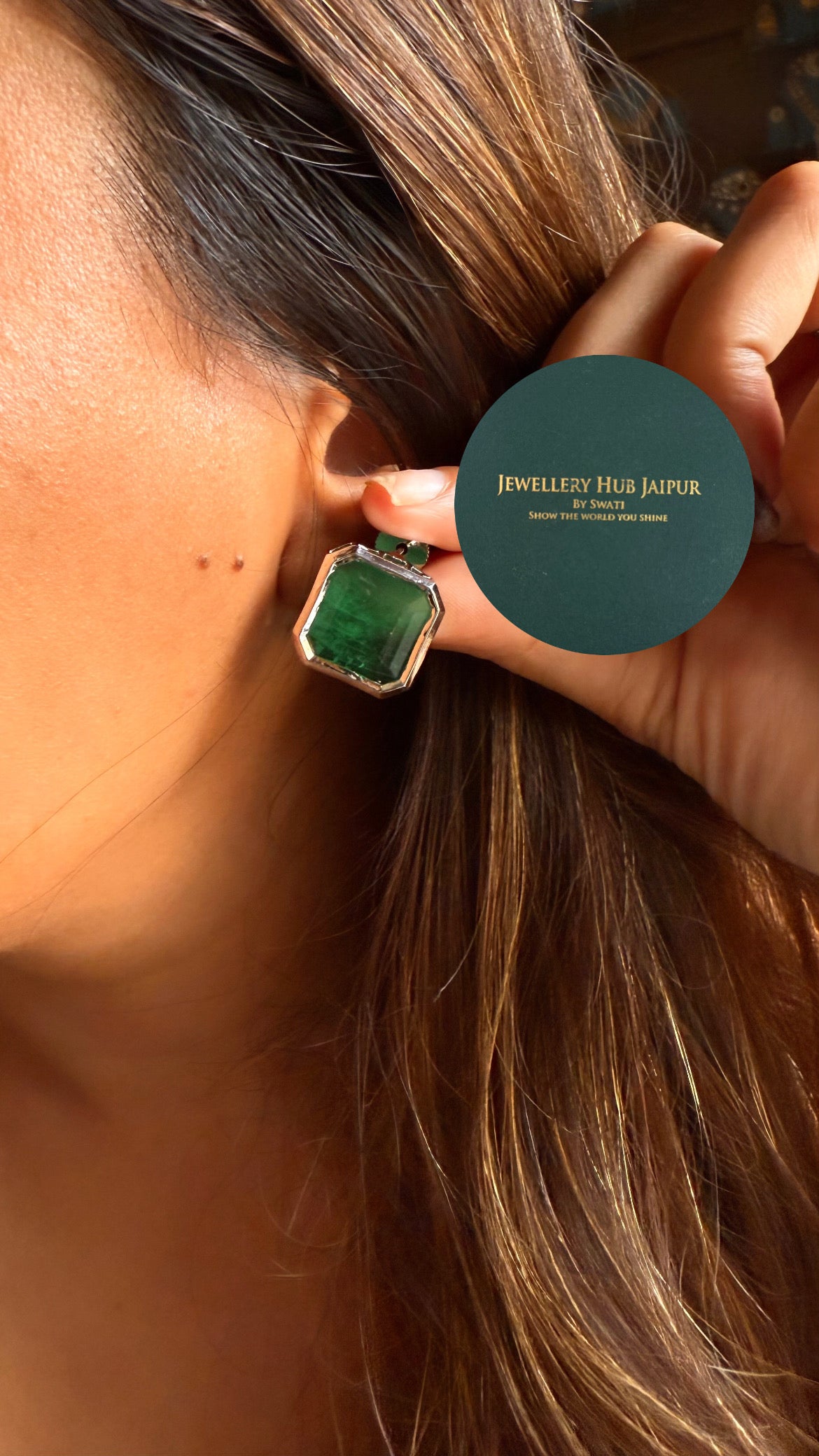 Minimalist emerald, diamond choker