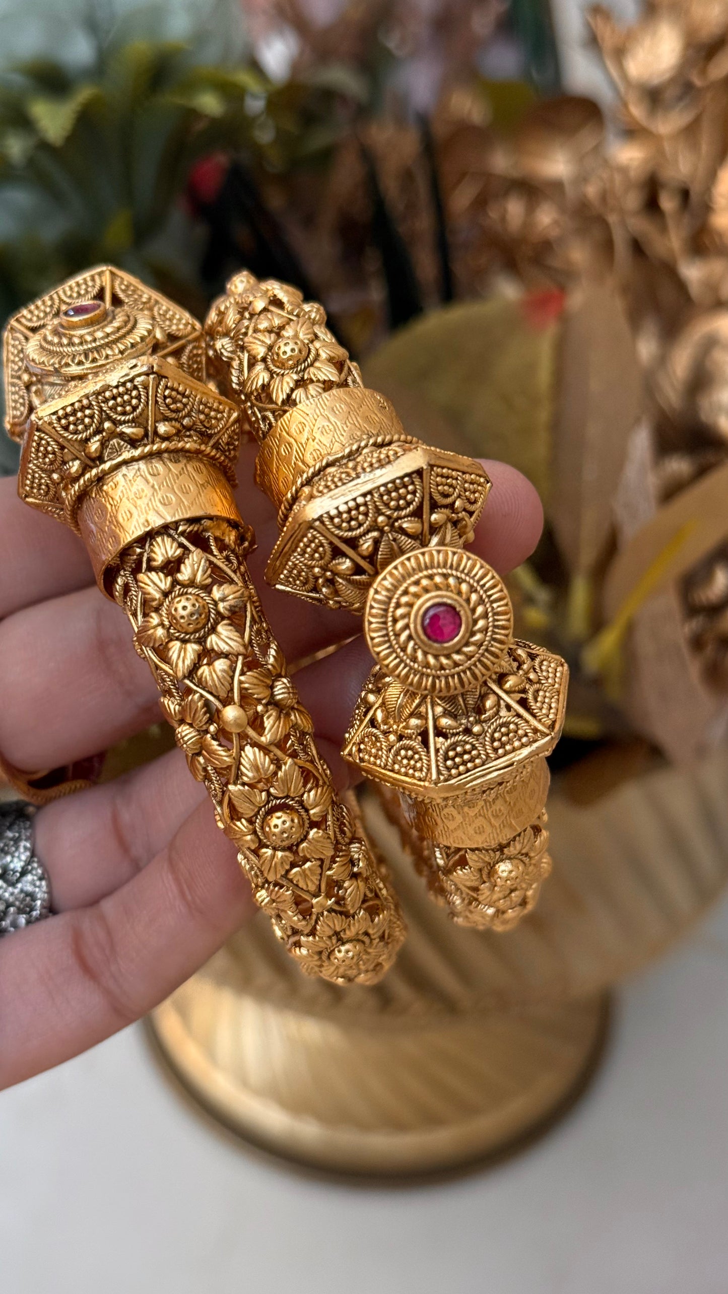 Rajwadi ruby matte polish bangdi