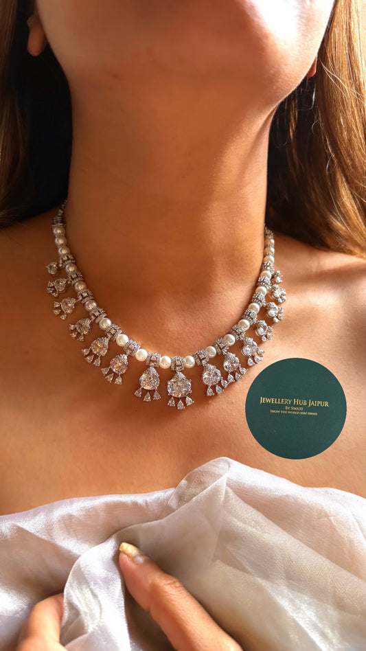 LYDIA Dedicated pearls & diamond collar set