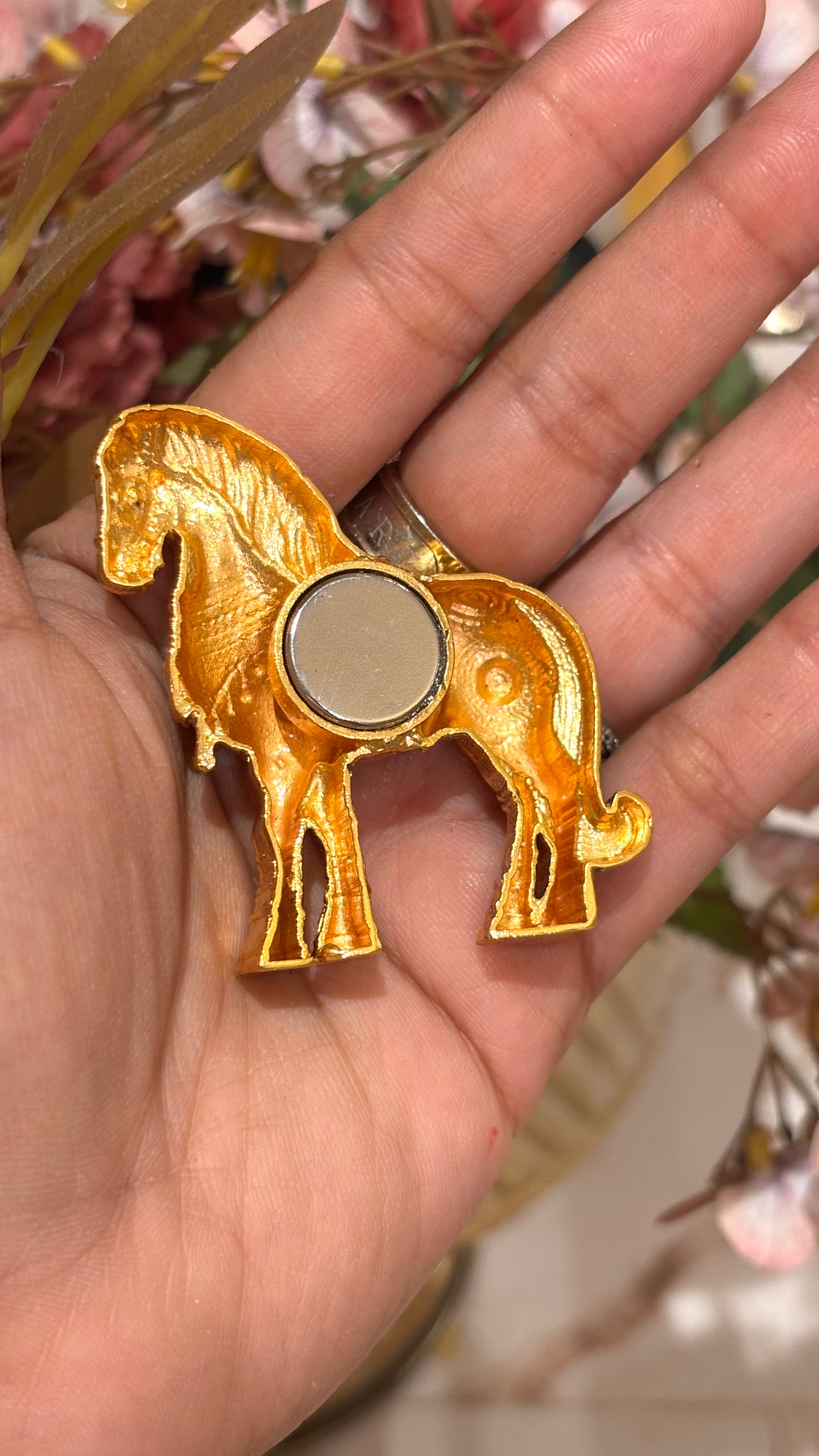 Symbol of Patience & contentment, brooch