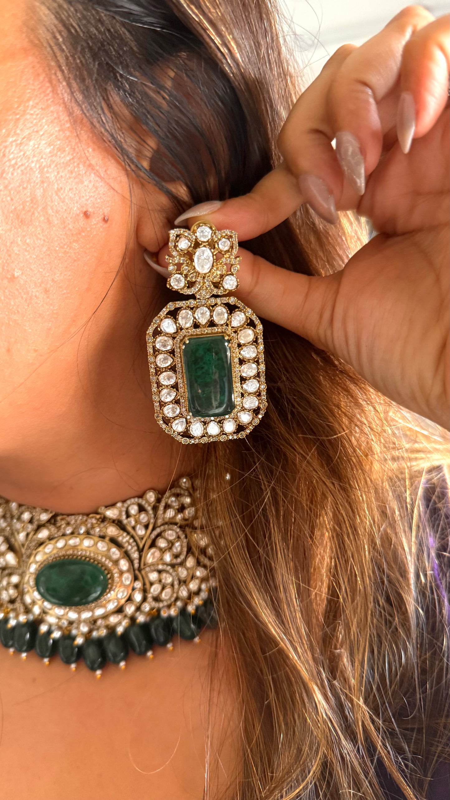 Emerald doublet moissanite choker