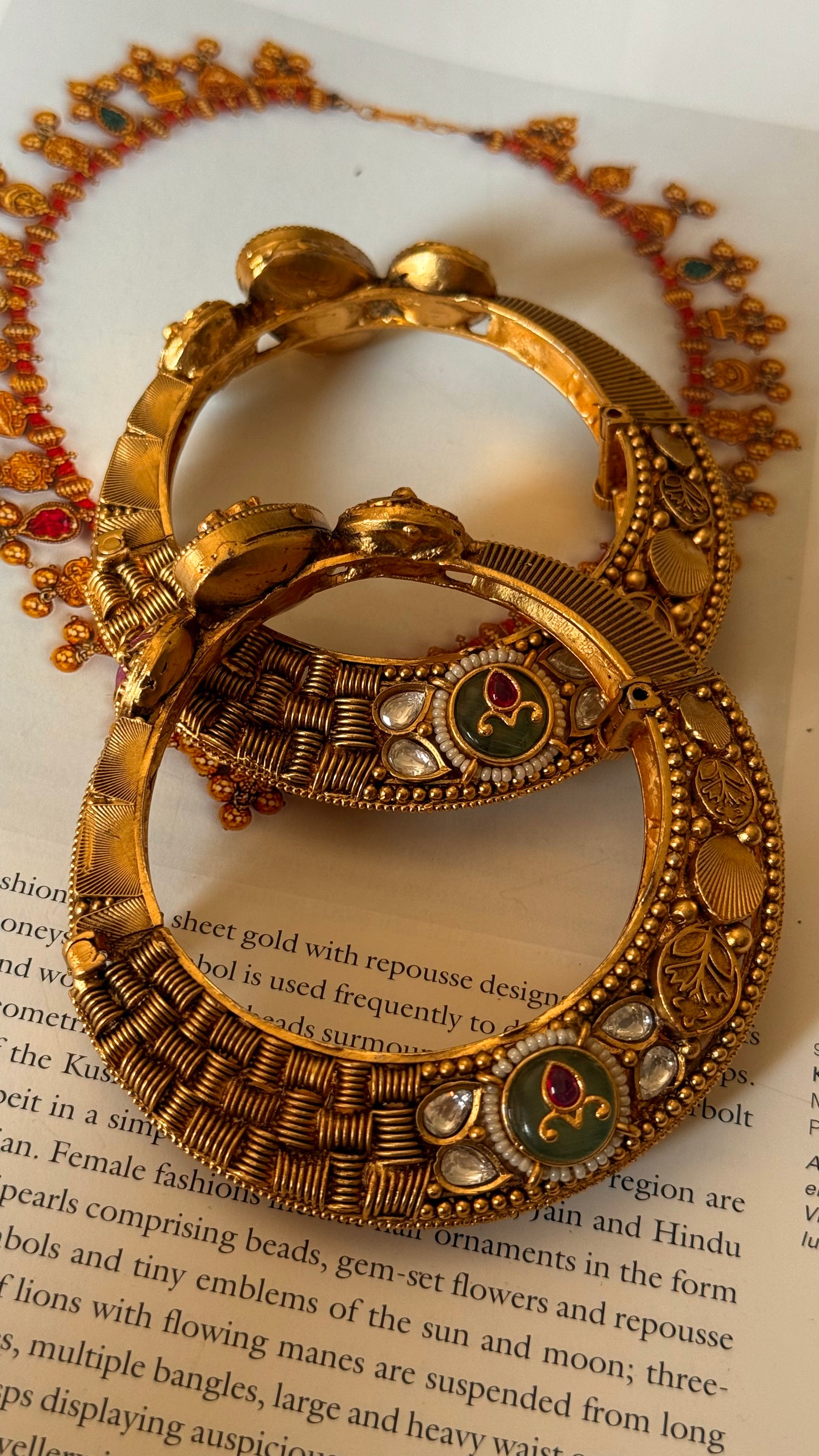 Mint inlay & rani floral bangdi