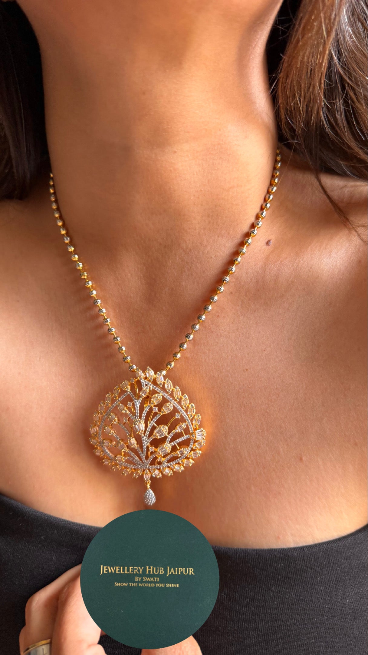 Gj shine leafy designer pendant Necklace