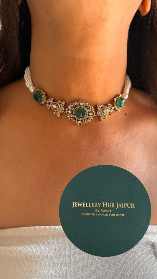 Emerald victorian thread choker