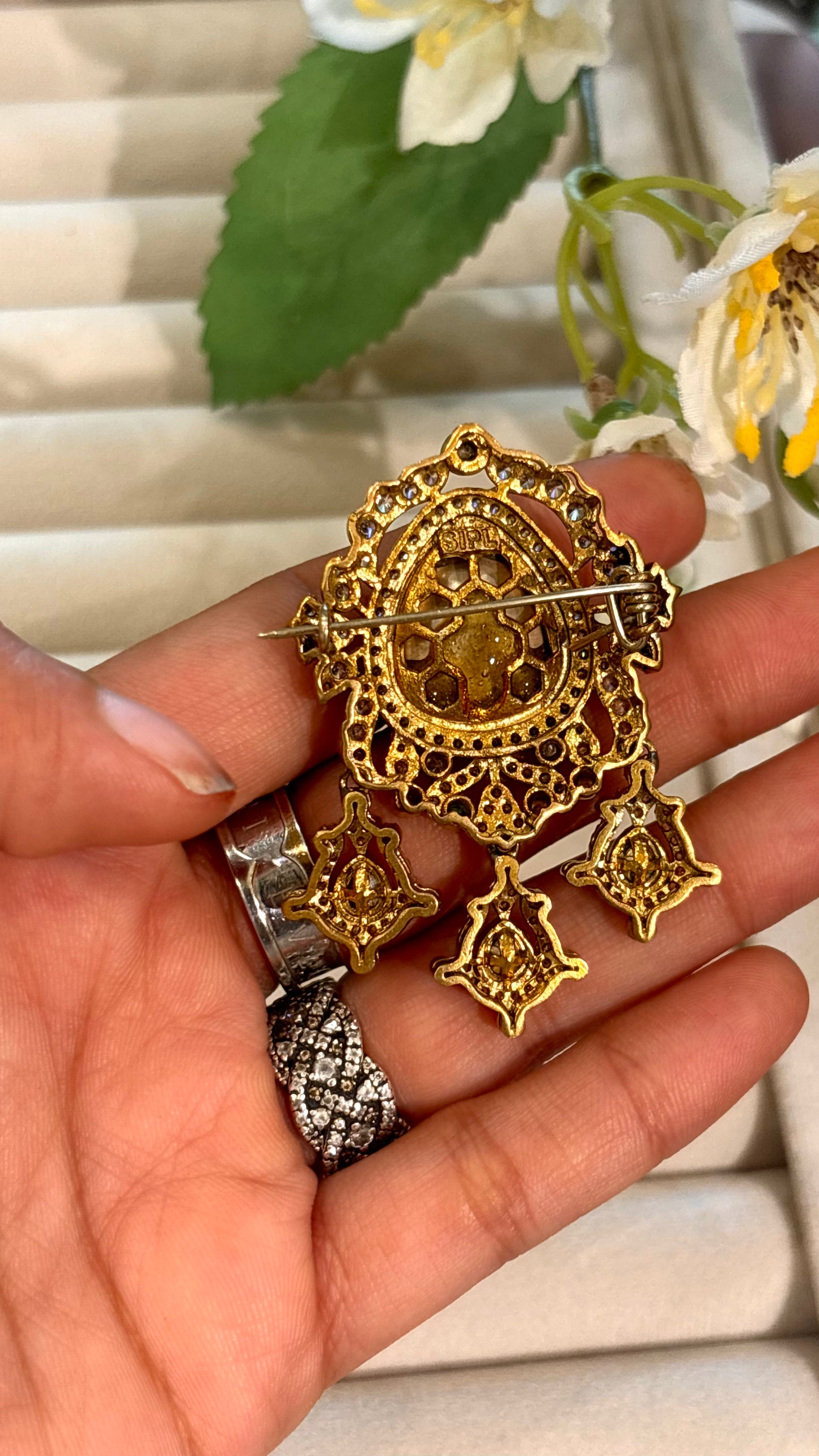 Uncut polki Victorian brooch