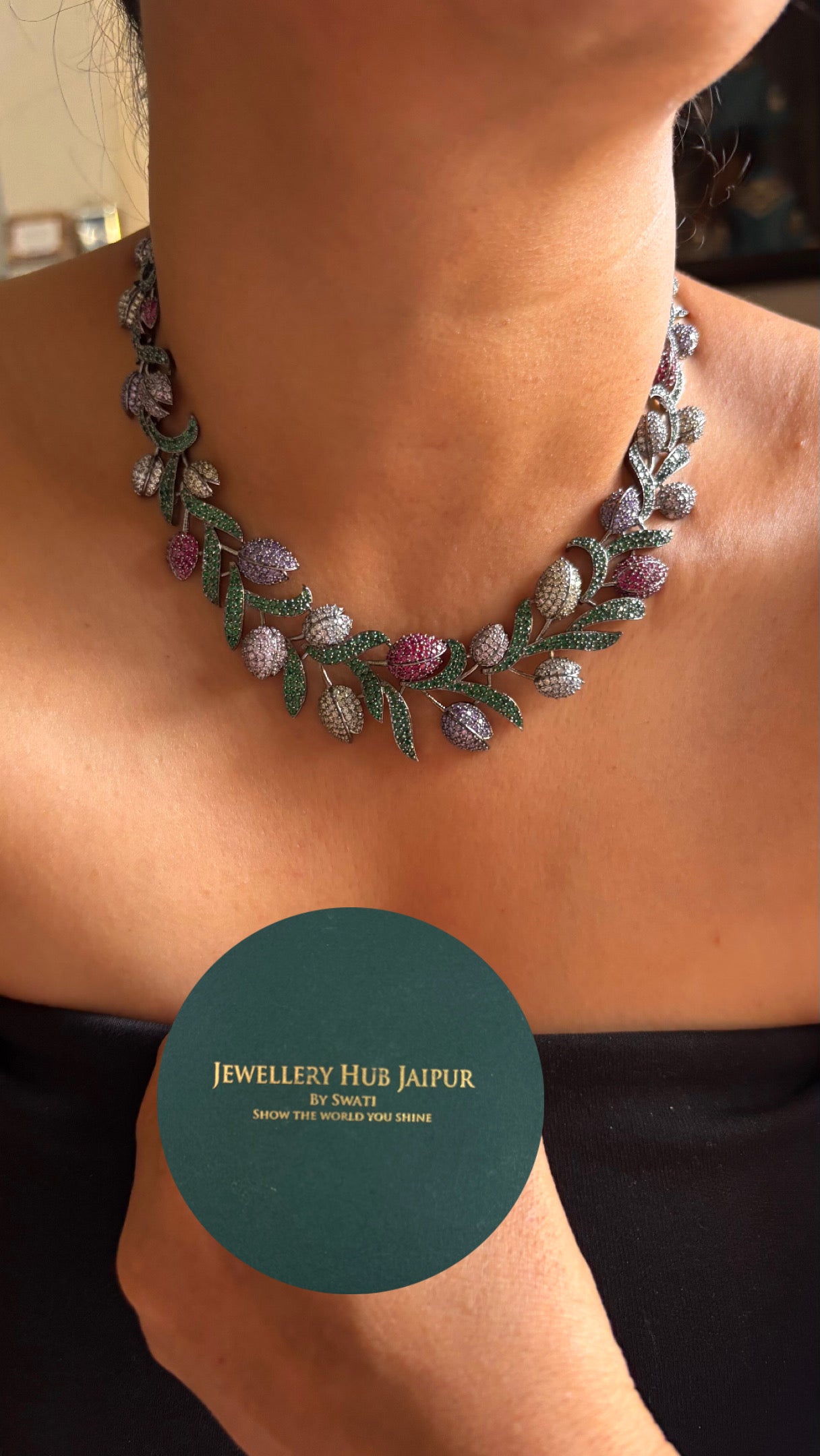Leaf inspired minimalist collar Necklace