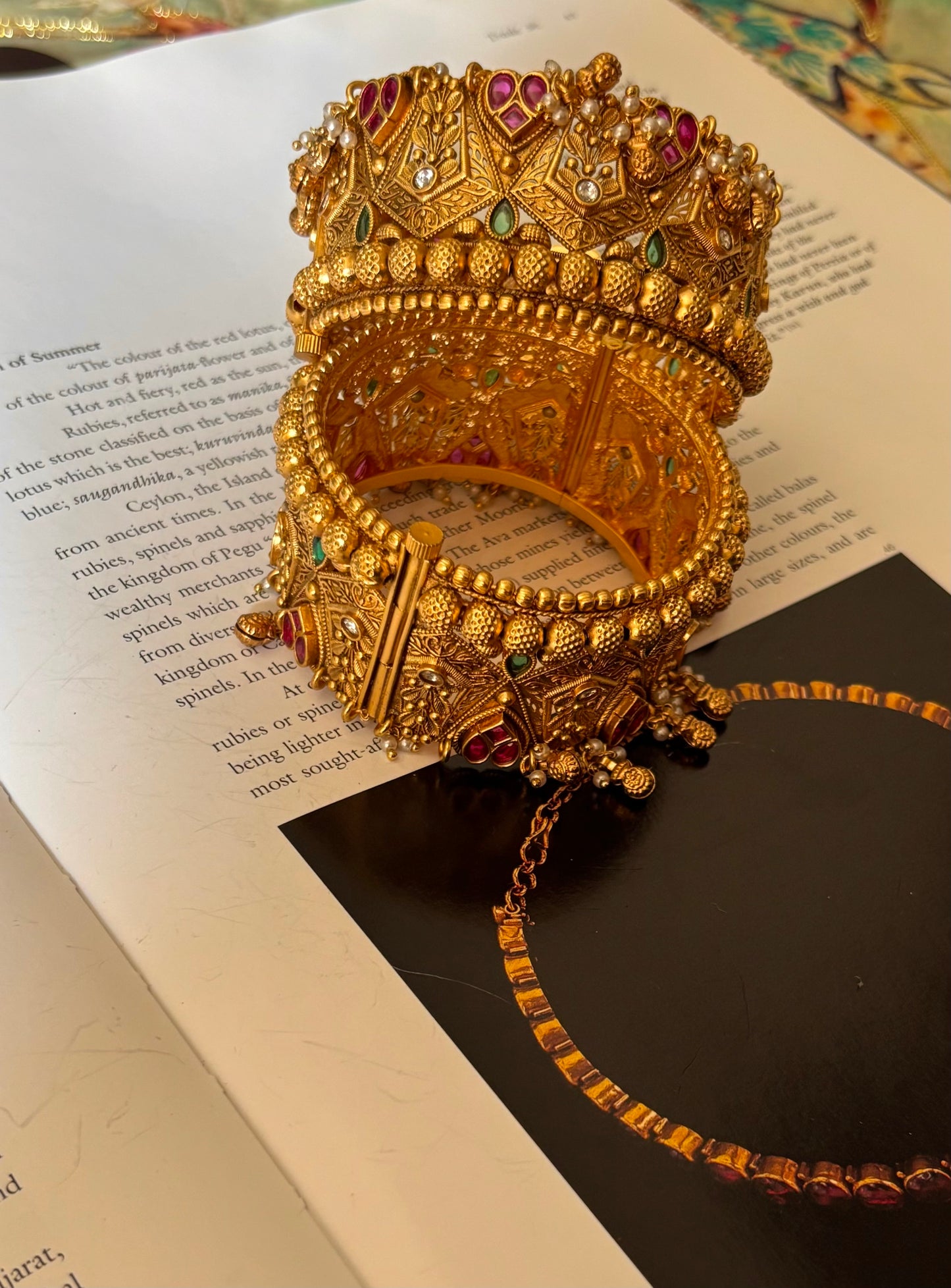Pan shape Ruby & emerald rajwada bangles