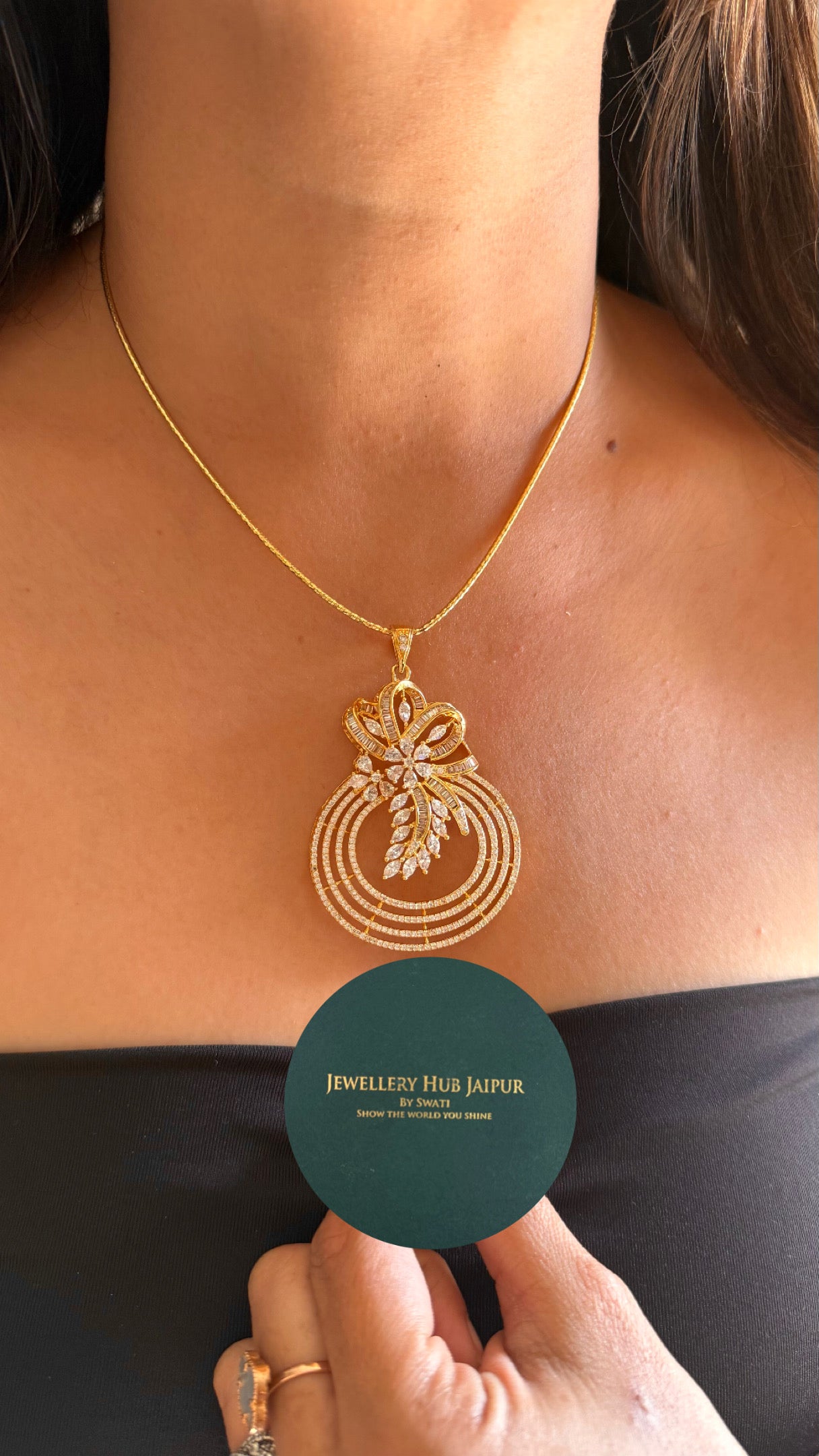 Riyana diamond pendant set