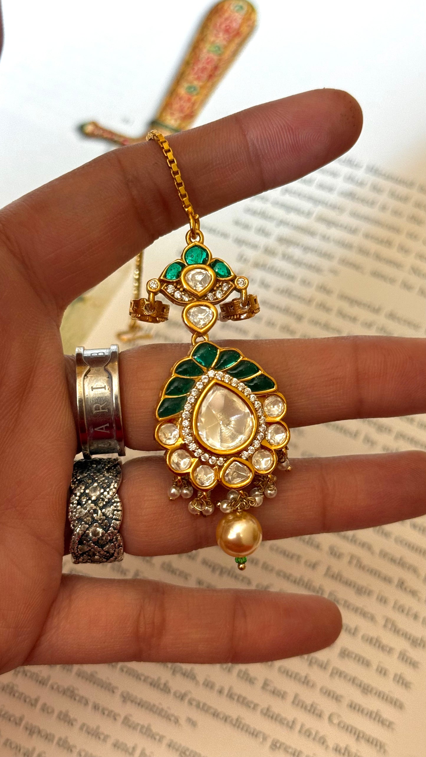 Emerald takkar work mangtika with pearl detailing