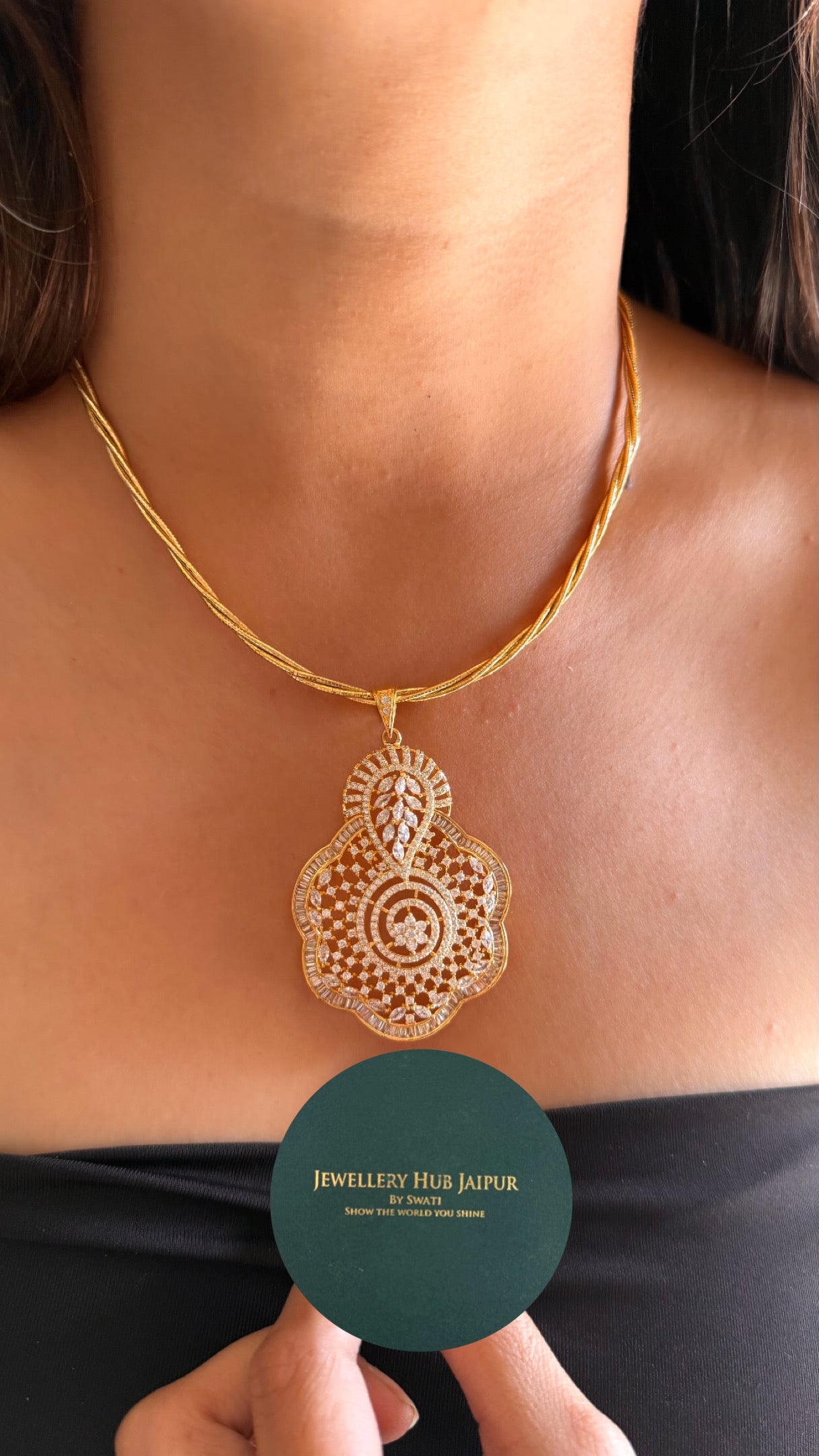 Miranda diamond pendant set