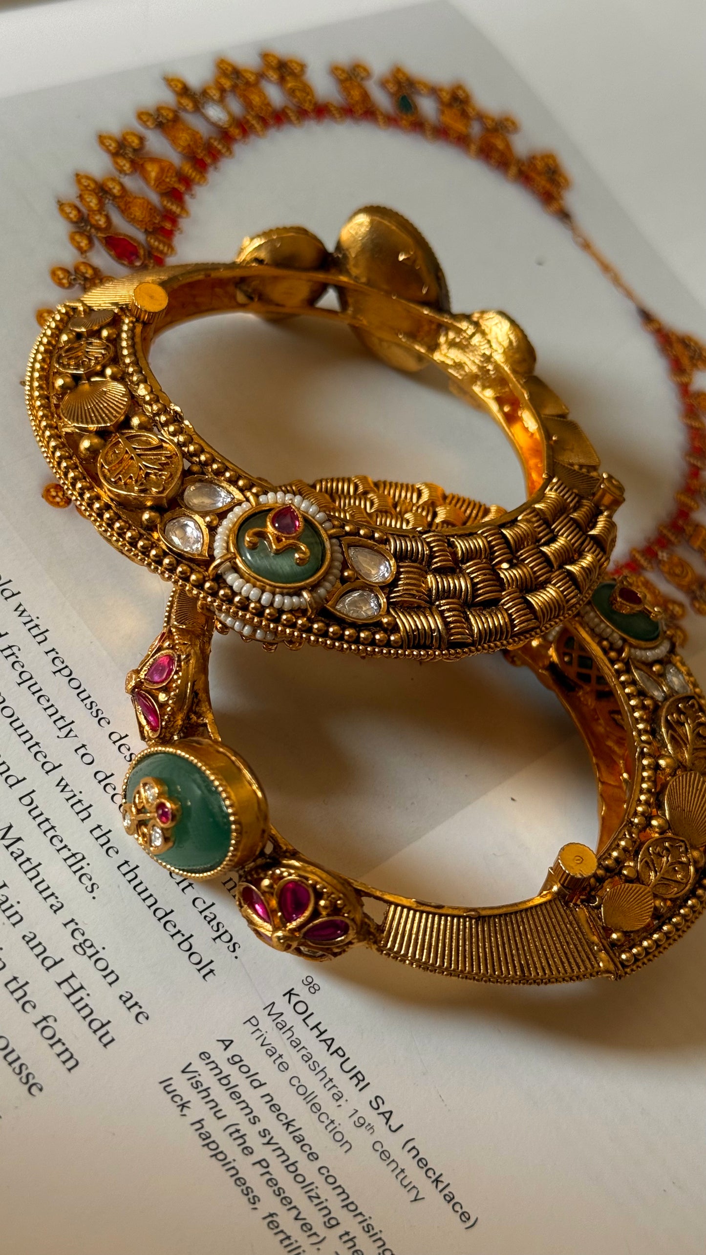 Mint inlay & rani floral bangdi