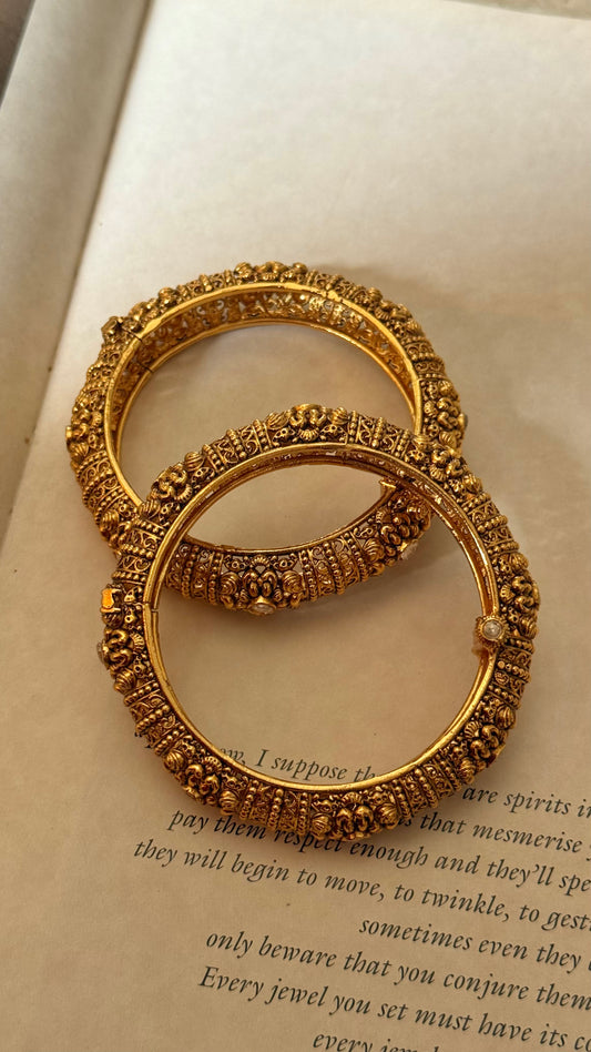 Moissanite rajwada openable bangle