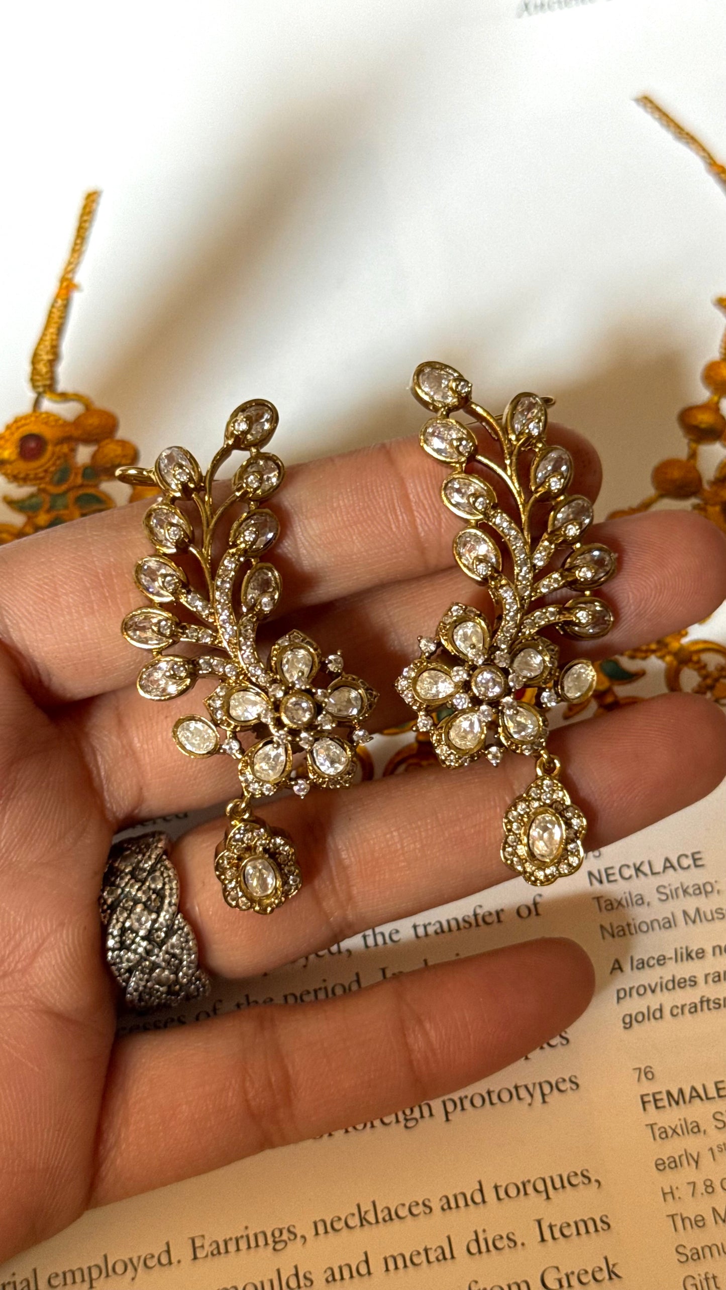 Floral leaf small earcuff