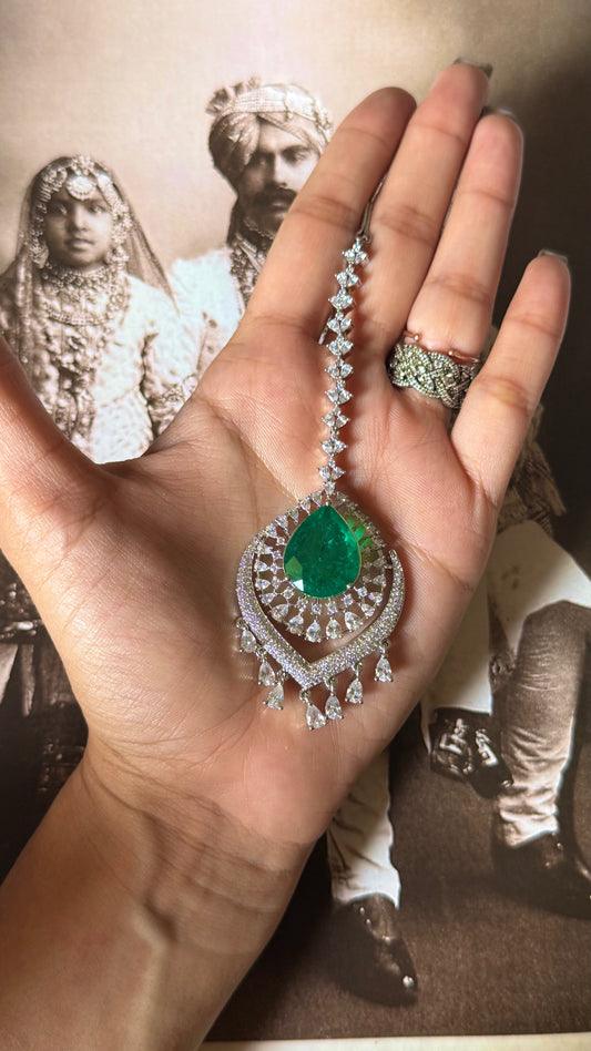 Emerald doublet diamond maangtikka