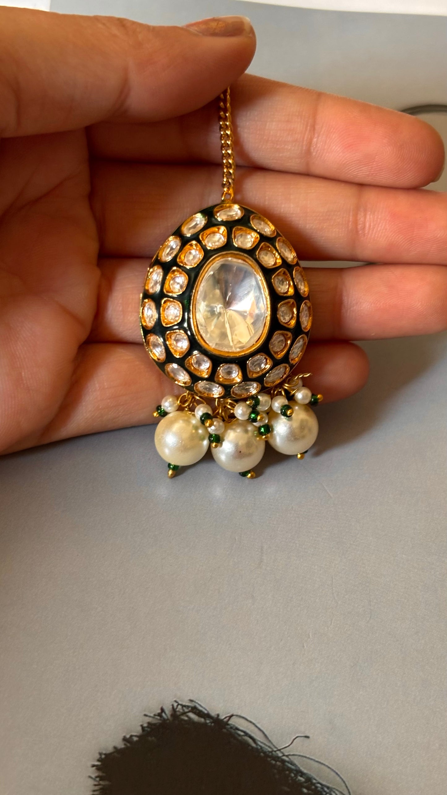 Meenakari maangtika