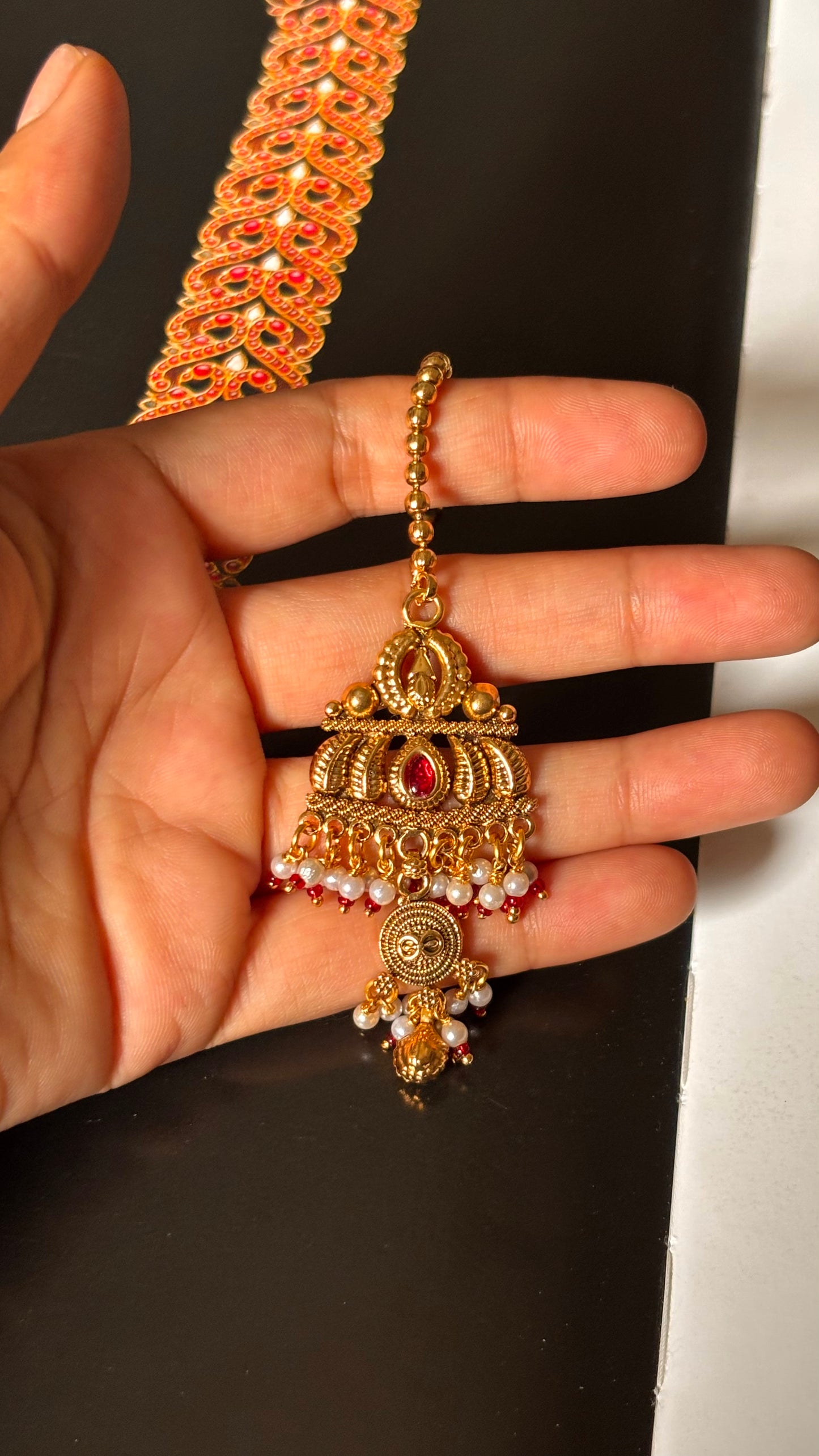 Ruby gold nakshi Maangtika