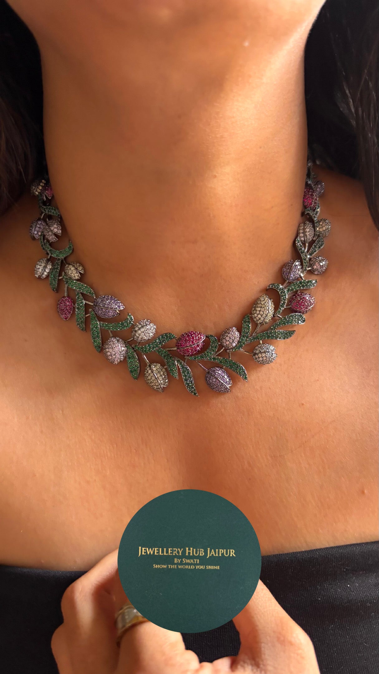 Leaf inspired minimalist collar Necklace