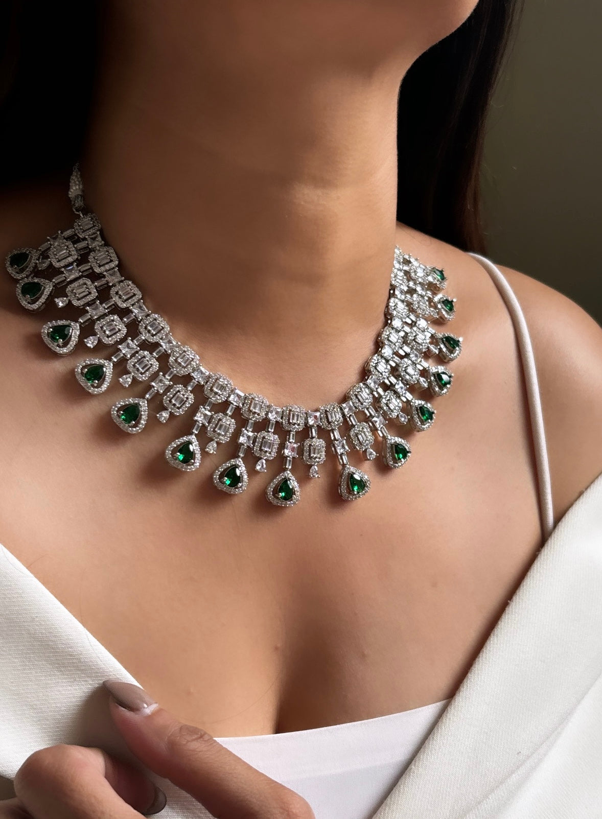 Emerald diamond necklace