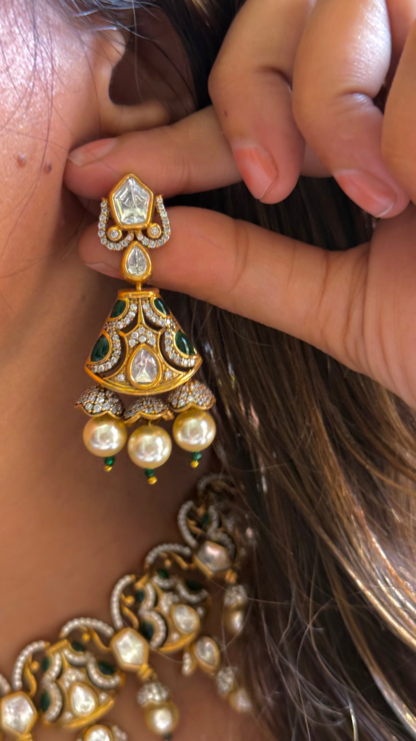 Emerald takkar polki victorian necklace with pearl detailing