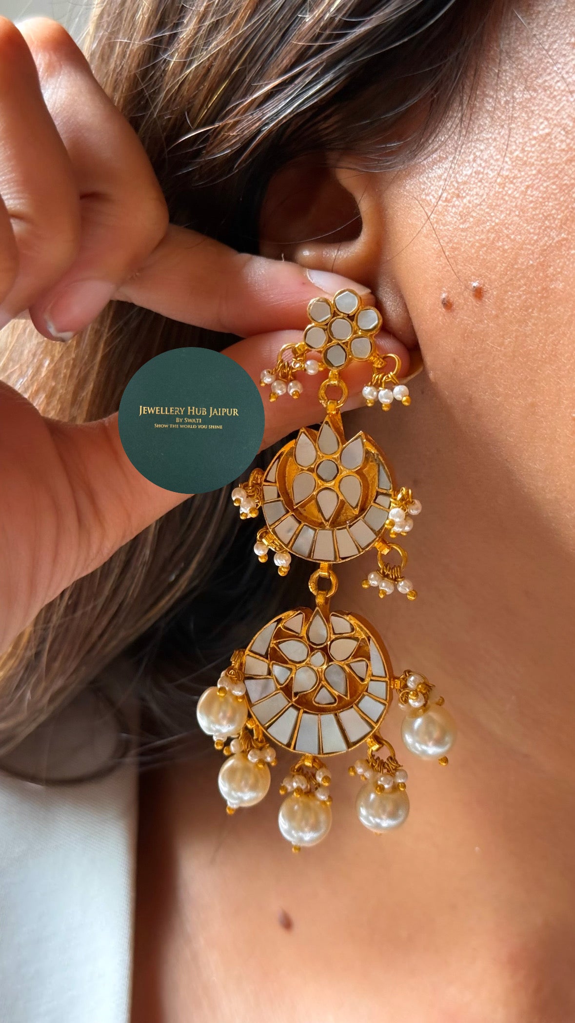 Mother of pearl lotus designed paachi with pearls choker set