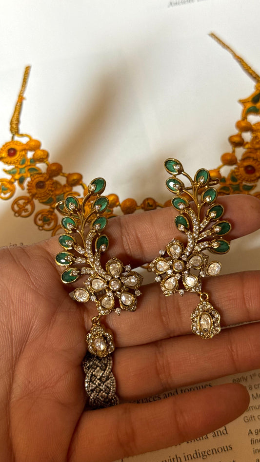 Emerald floral leaf small earcuff