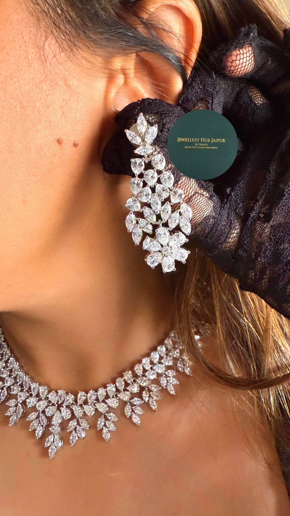 Leaf design diamond necklace