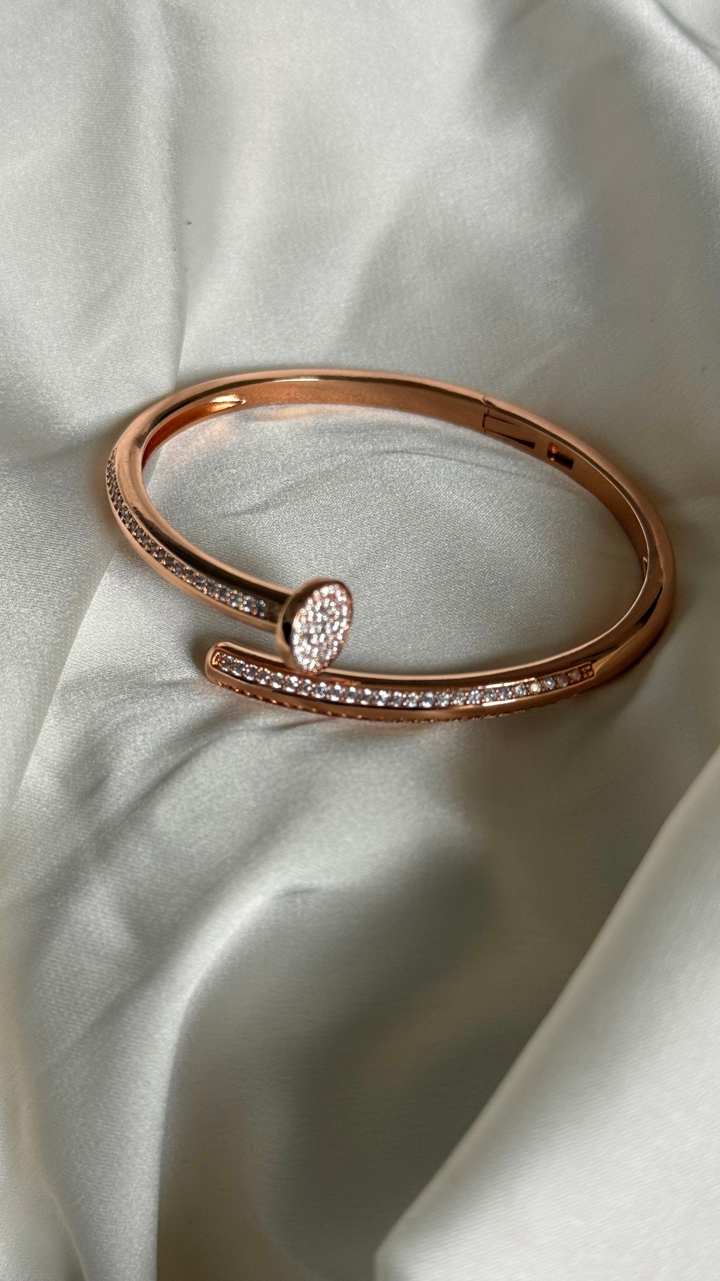 Pave-Accented Nail bracelet (rose gold)
