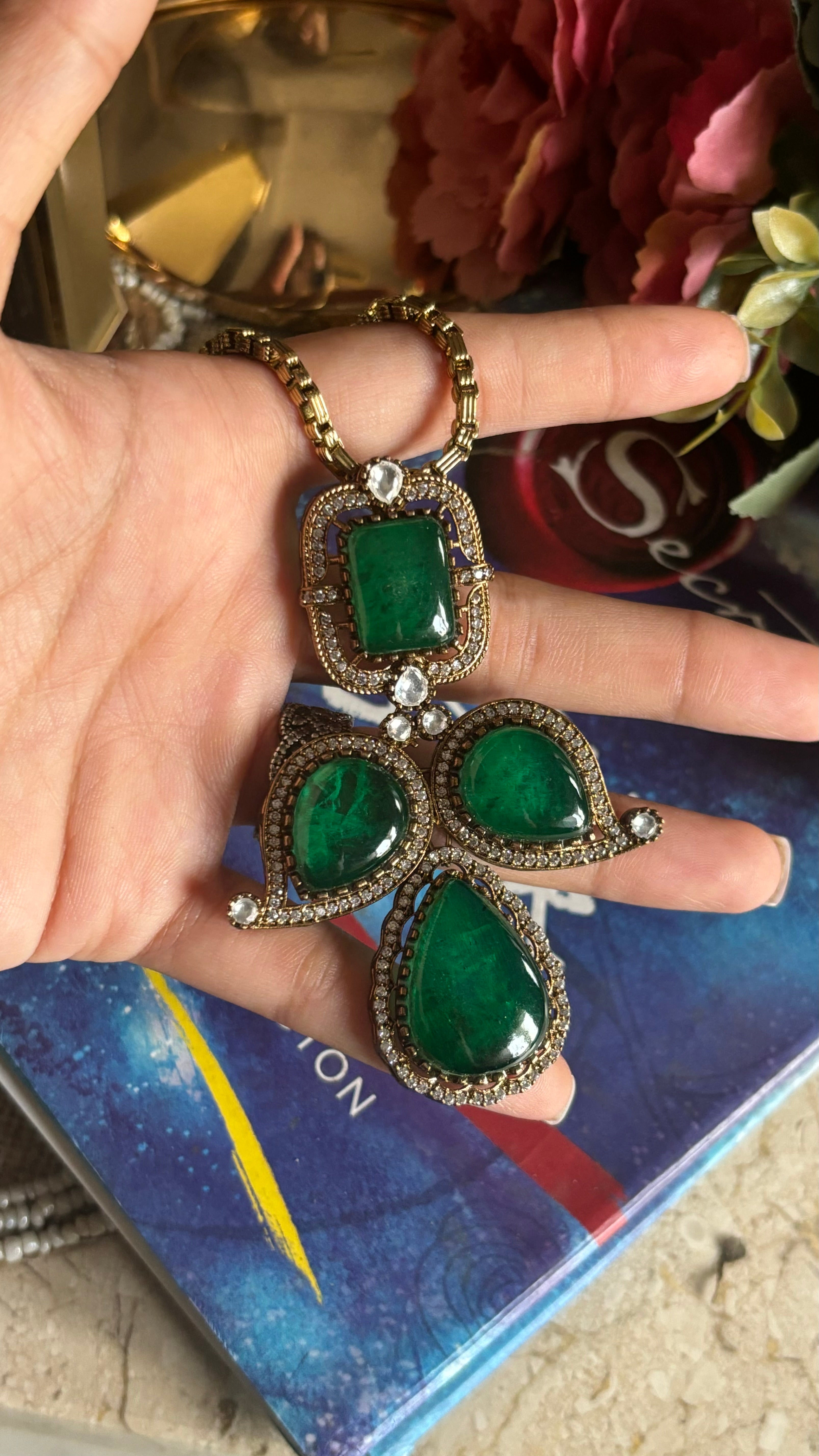 Emerald doublet pendant set