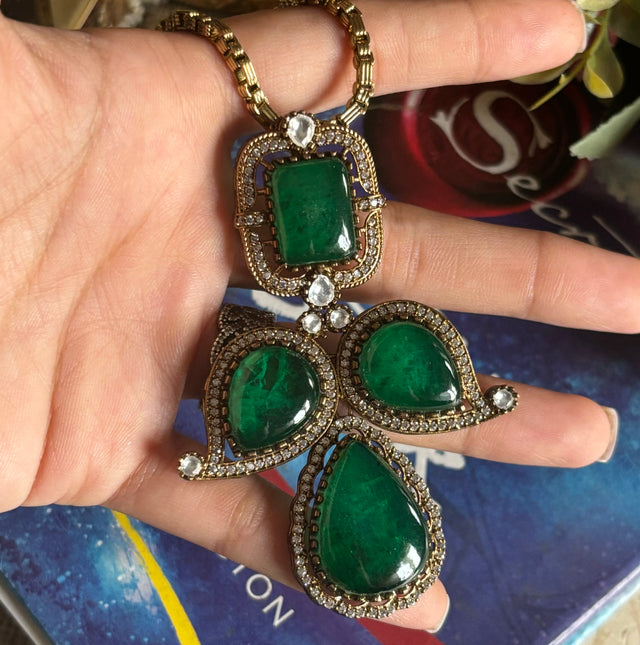 Emerald doublet pendant set