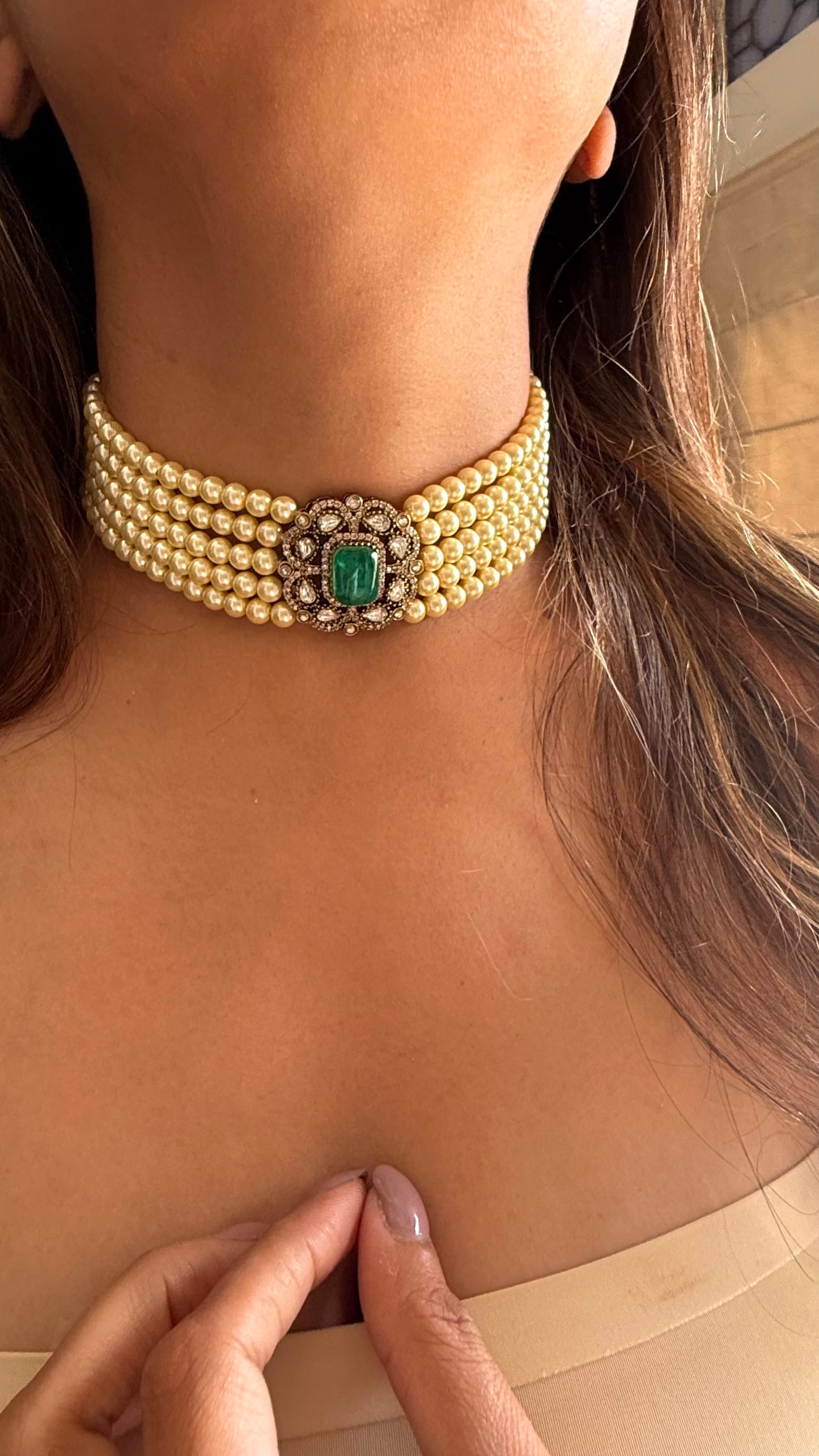 Heer Emerald Victorian minimalist choker