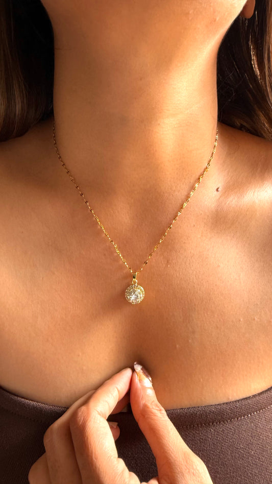 Minimal diamond necklace