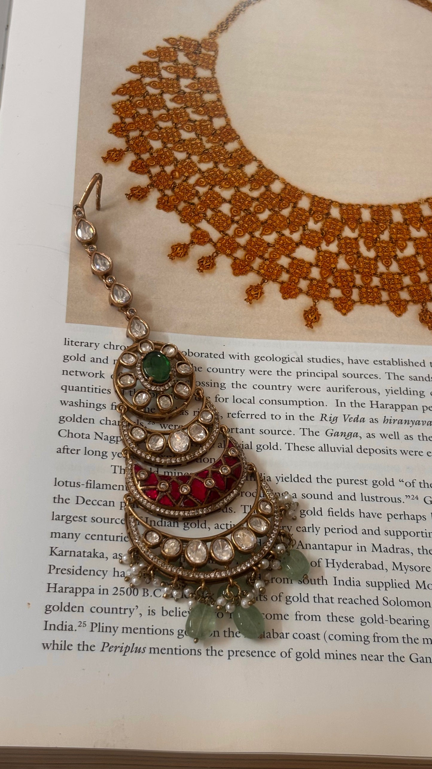 emerald and rani pink maangtika