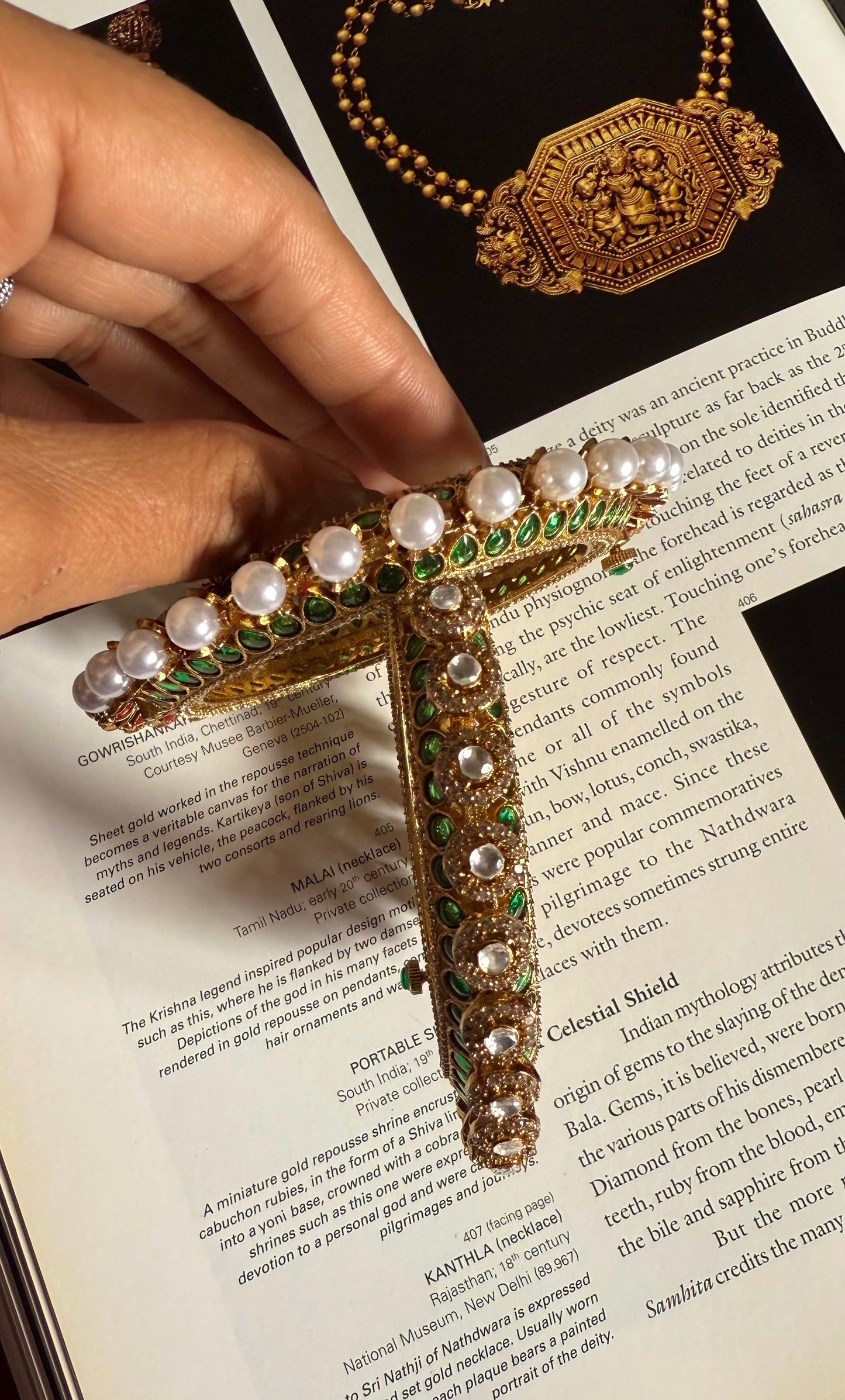 Emerald moissanite & pearl dual openable bangle