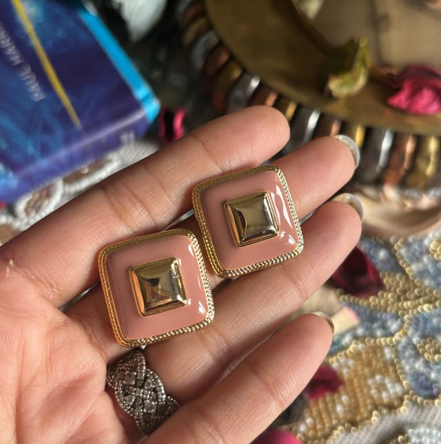 Golden desire, Nude pink studs