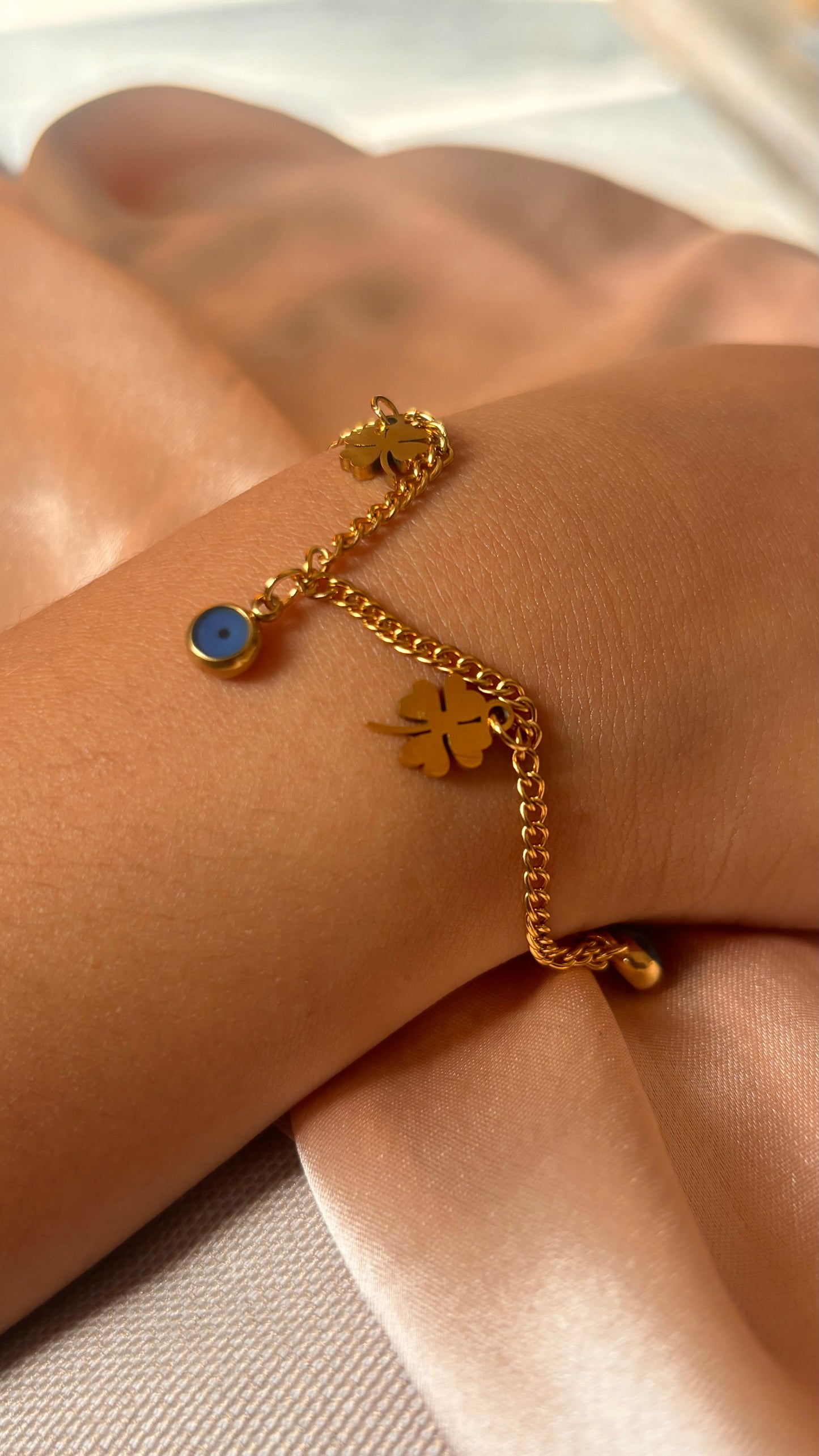 Sapphire gold bracelet