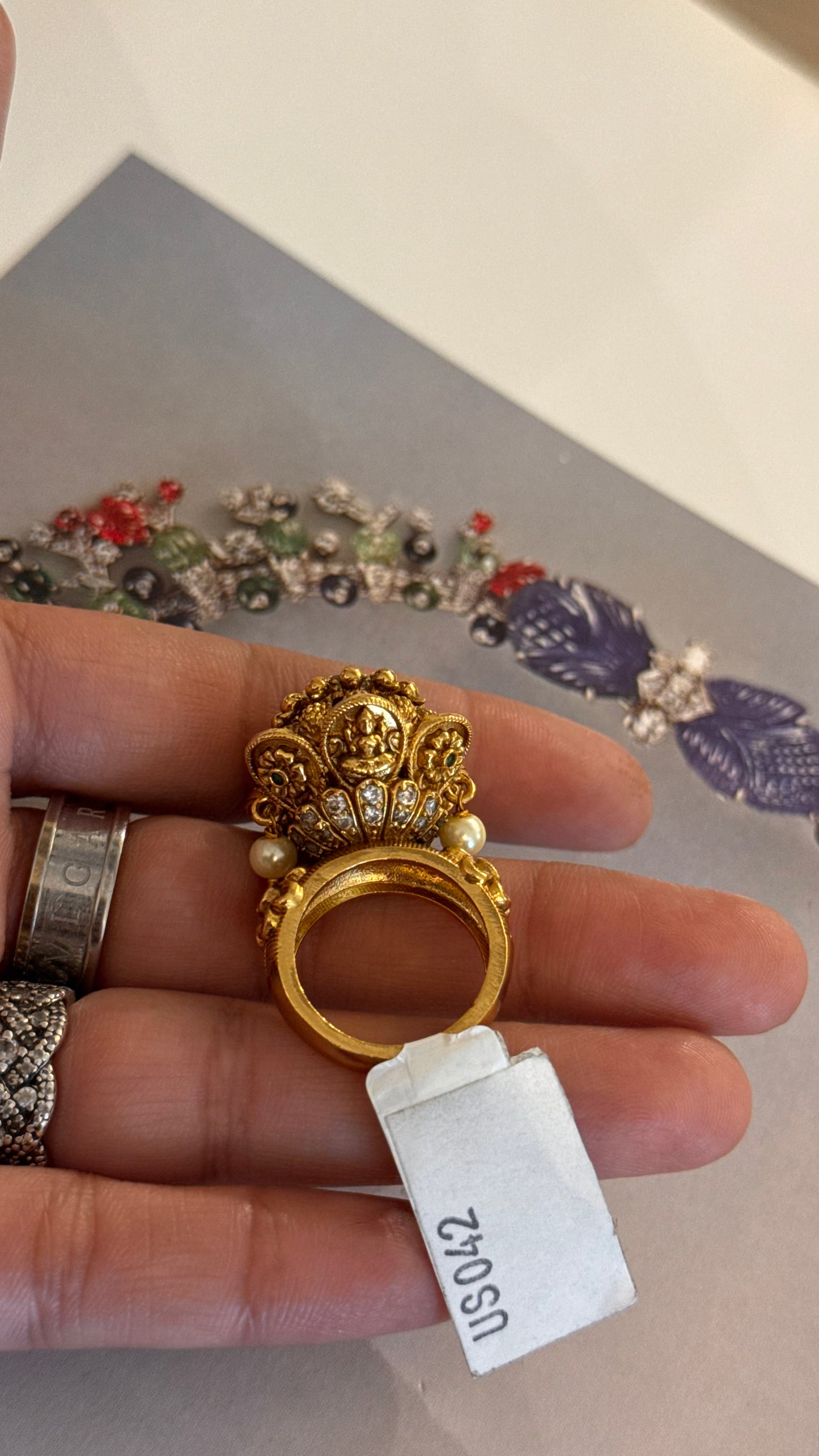 Floral diamond cluster mount ring