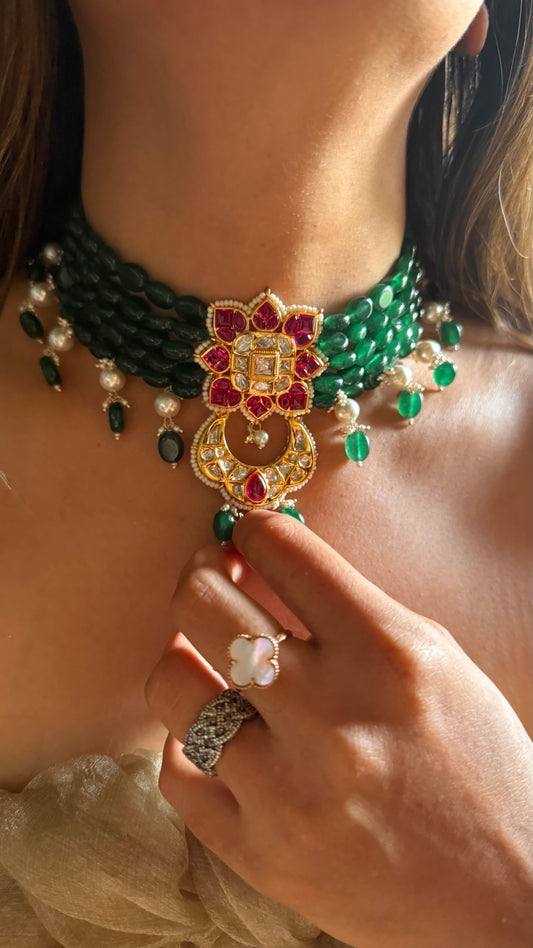 Svara Ruby kat dana with emerald white string choker with earrings