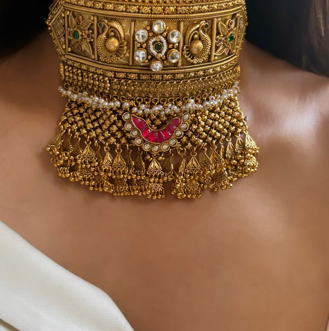 ￼Rajwada Paachi choker