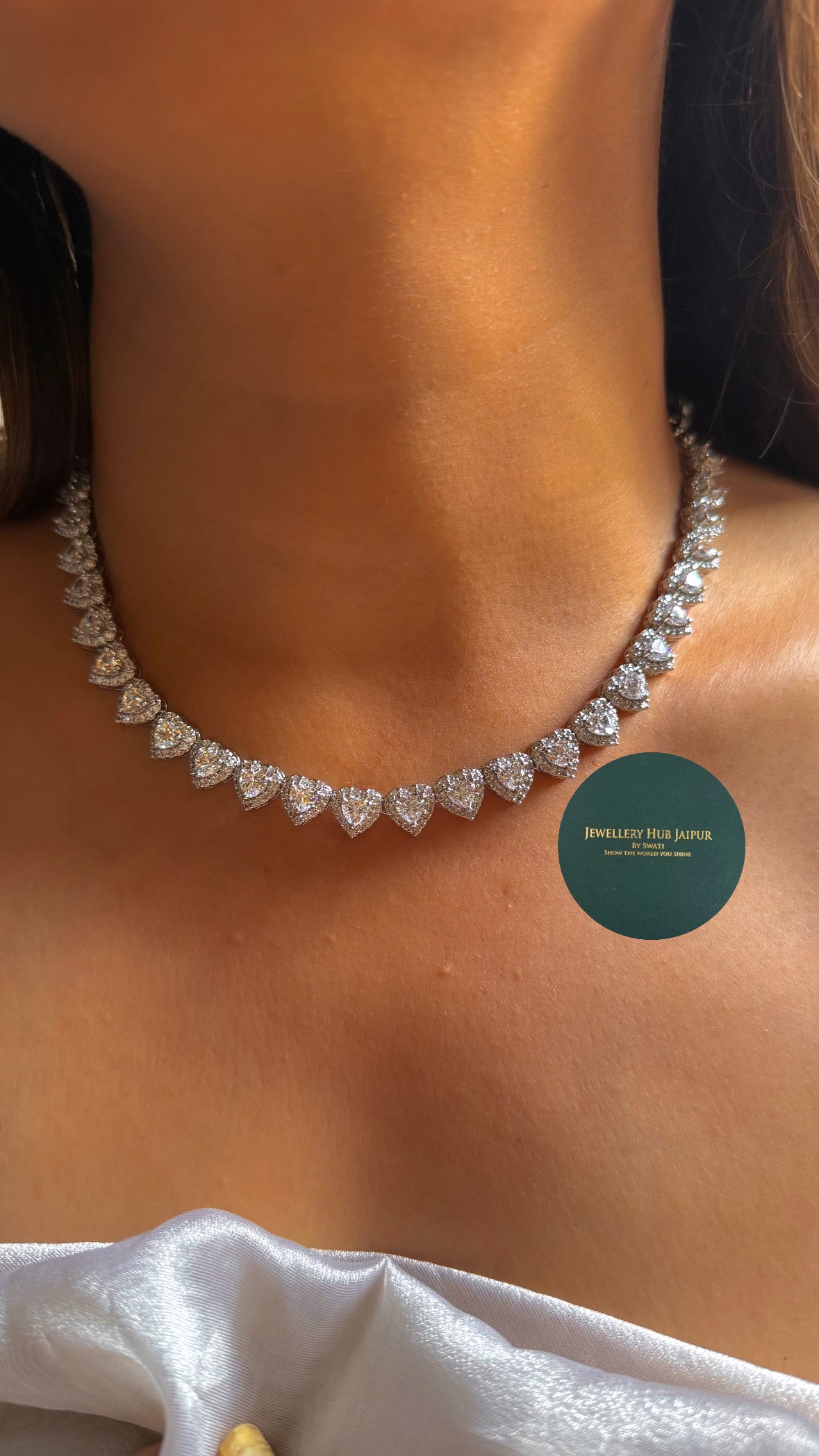 Minimal heart shaped diamond set