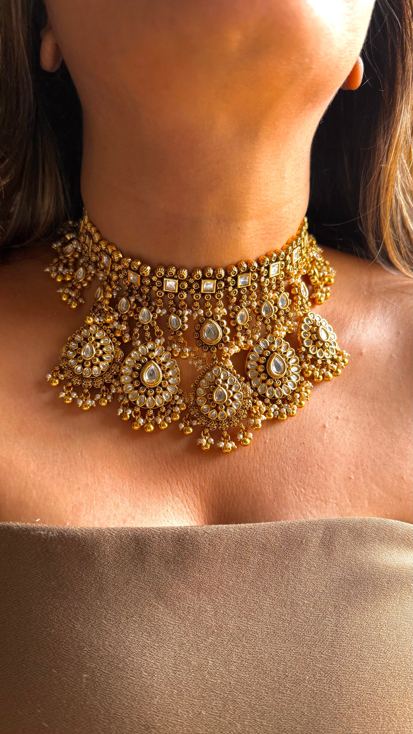 Antique Gold Choker Nacklace with Floral Teardrop Motifs & Kundan Detailing