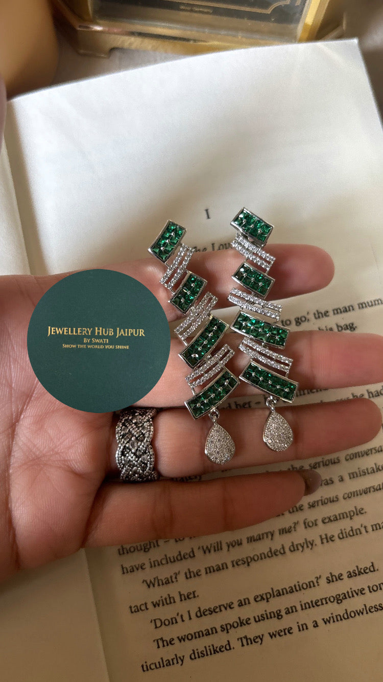 Emerald cocktail diamond necklace set