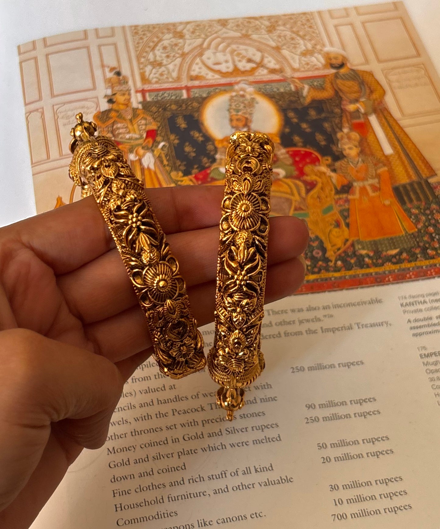 Heritage Gold rajwadi bangdi