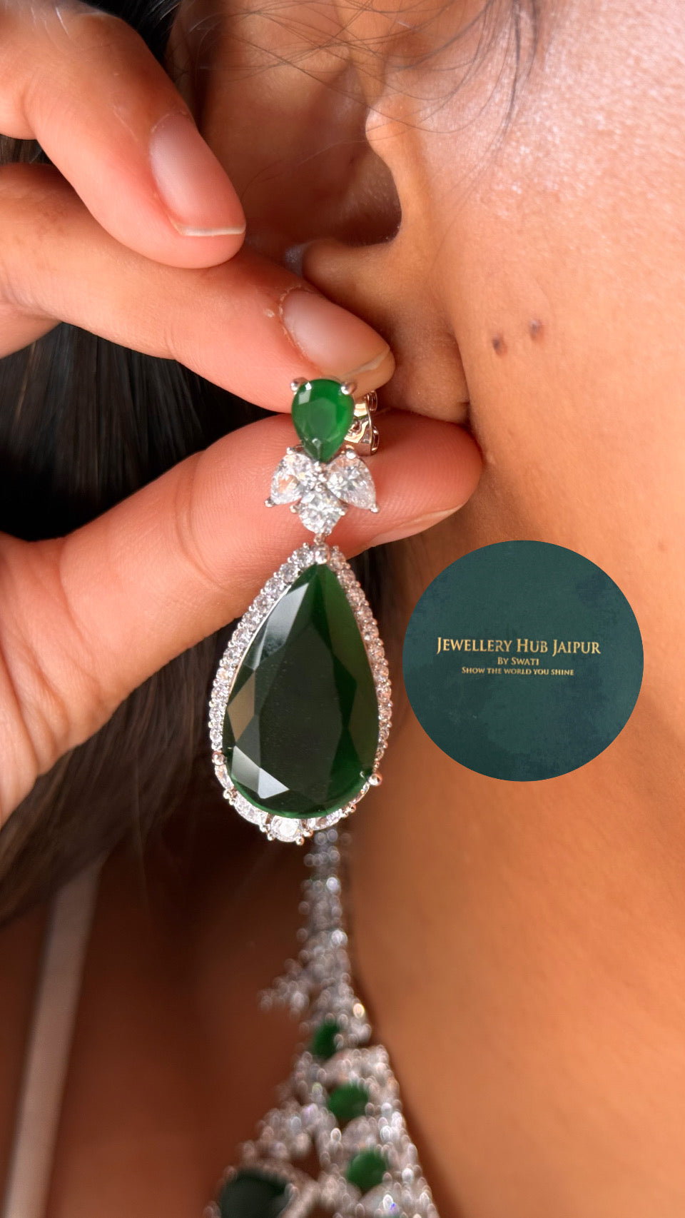 Emerald cocktail diamond statement necklace