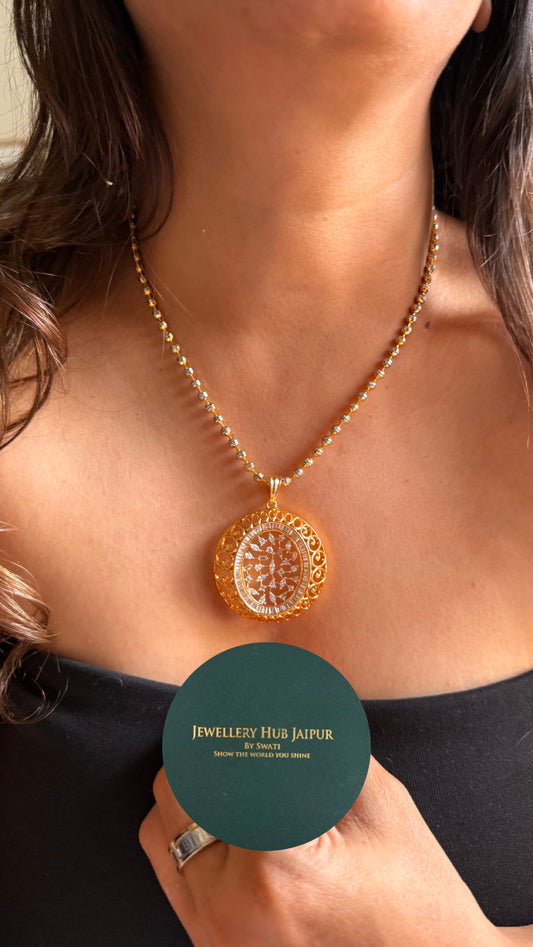 Gj polish oval shaped pendant Necklace