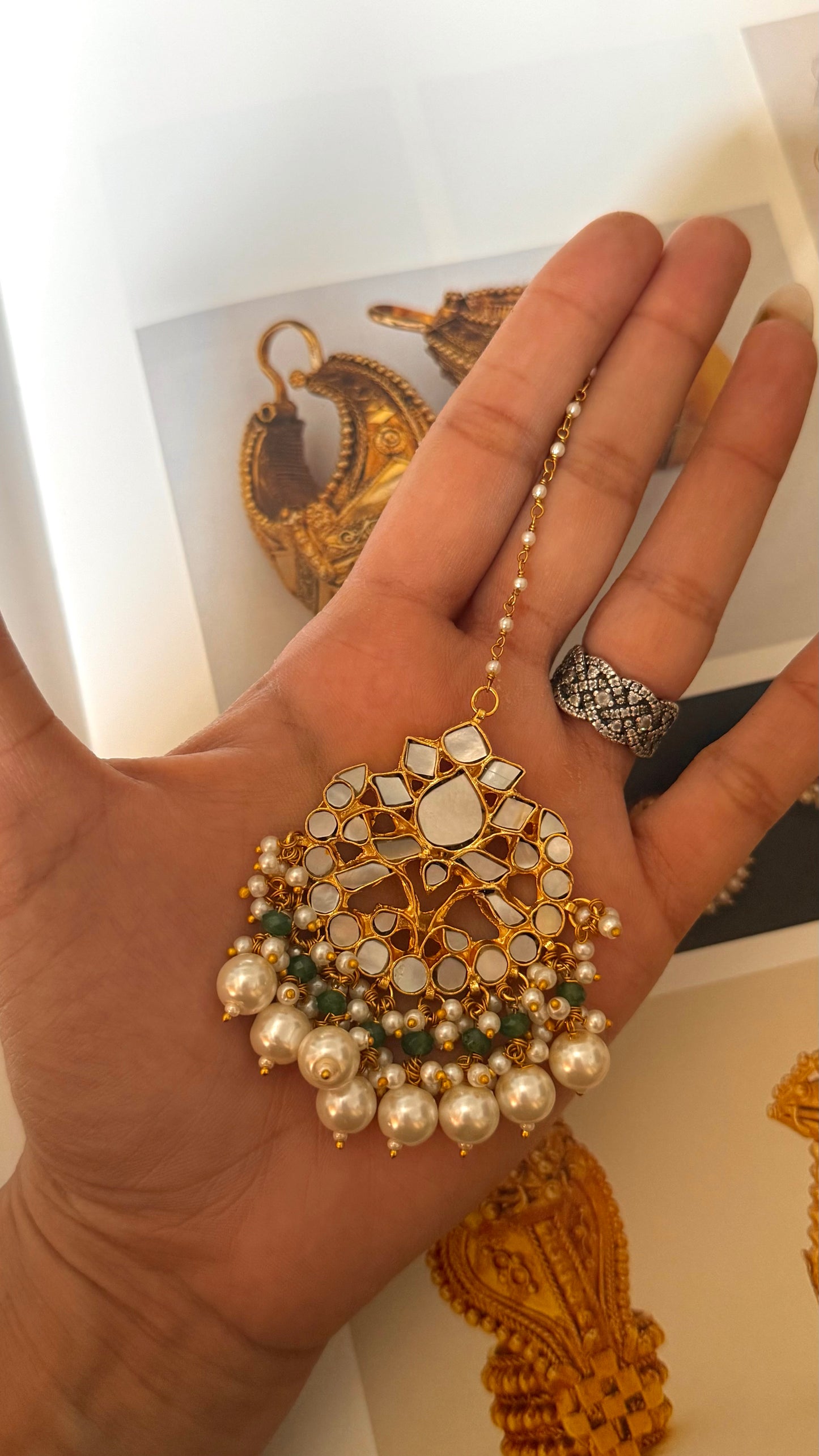 Paachi mother of pearls paachi Kundan maangtika