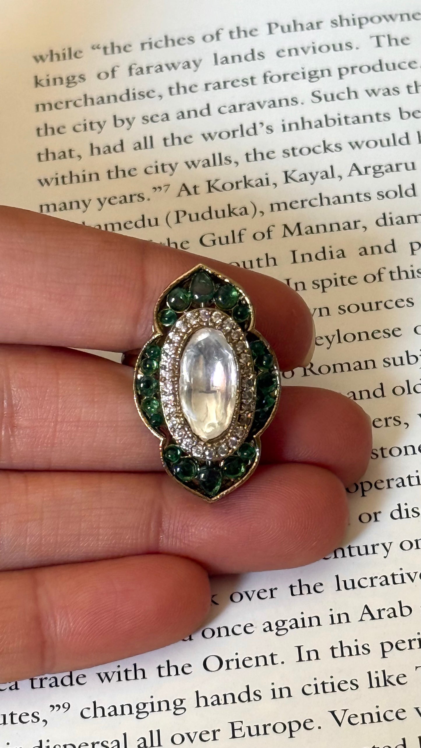emerald Mughal cut adjustable ring