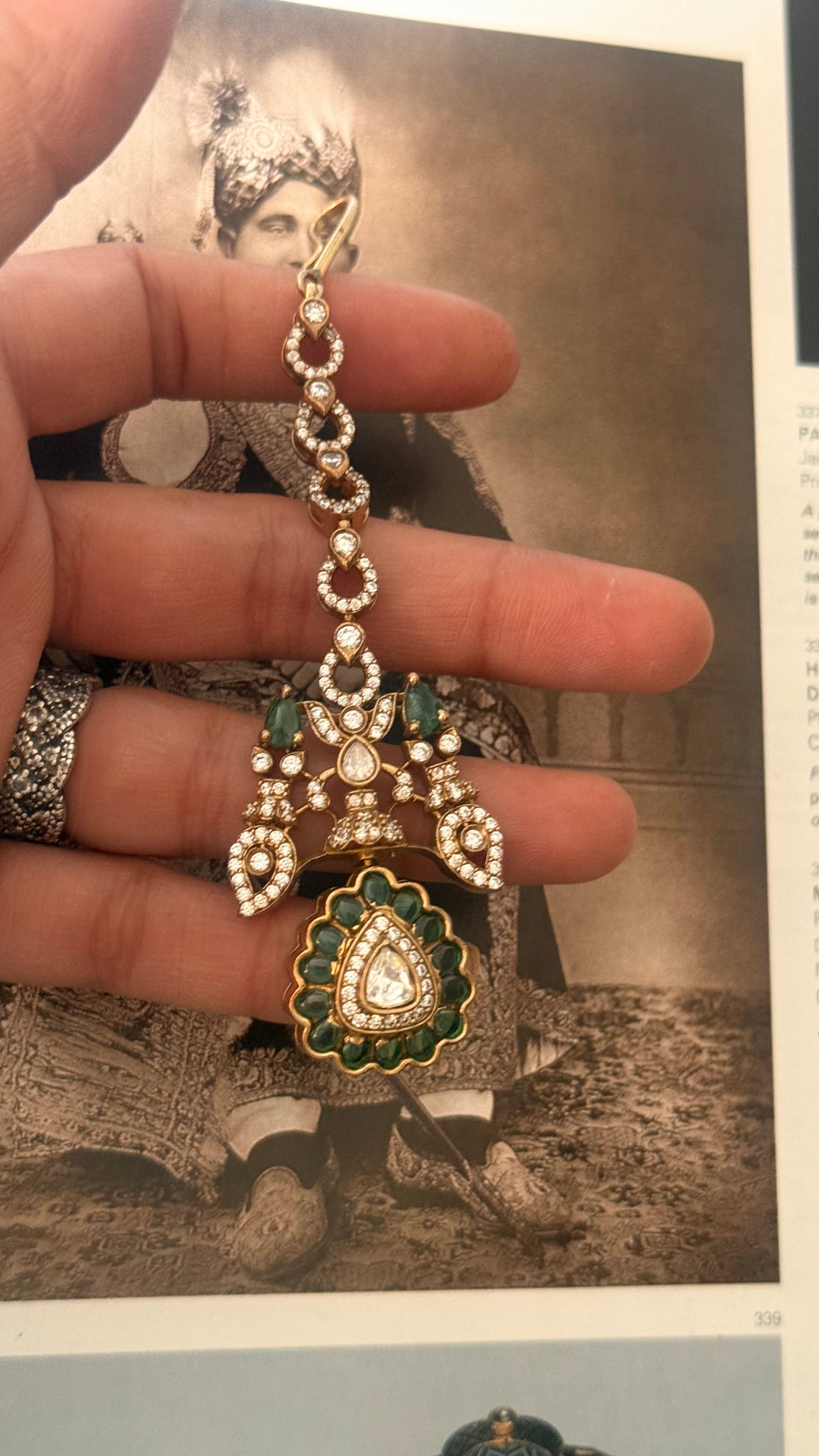 Emerald takkar work victorian mangtika